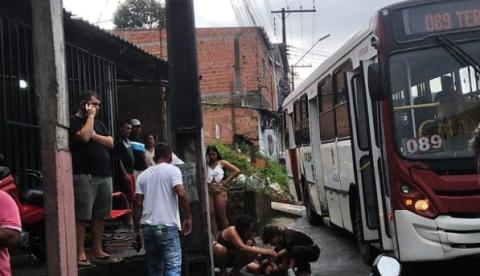 Mulher é atropelada por ônibus em avenida no Gilberto Mestrinho