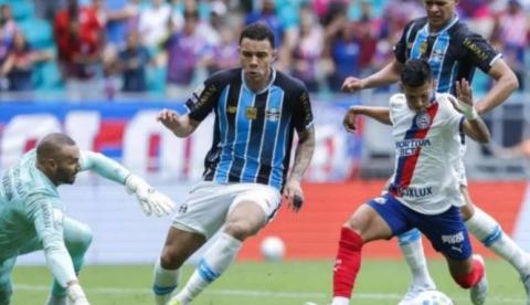 Bahia e Grêmio ficam no 1 a 1 em duelo marcado por protestos e pressão no 2º tempo