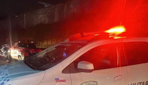 Homem tenta fugir de atiradores mas morre ao lado de carro no Tarumã-Açu