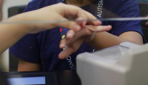 Idosos e PcDs têm prioridade e não precisam de agendamento para emitir a CIN no Amazonas