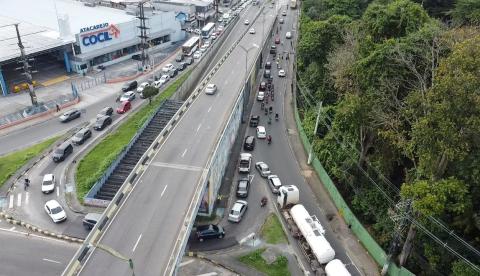 Acidente fatal com motociclista trava trânsito na Rotatória do Coroado