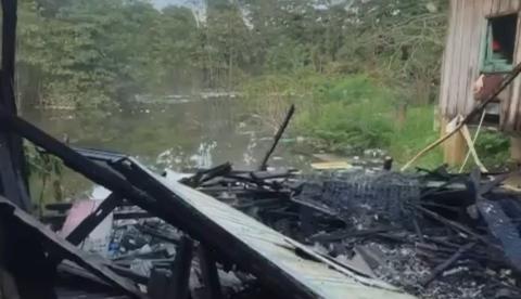 Casas são atingidas por incêndio no São Jorge