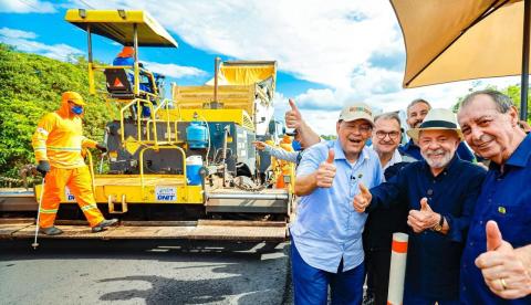 Ao lado de Omar Aziz, Lula cumpre agenda no AM com foco em habitação e infraestrutura