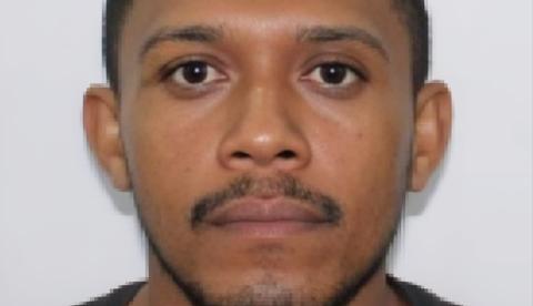 Homem de 30 anos aguarda reconhecimento de familiares na sede do IML