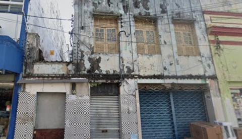 Prefeitura flagra demolição criminosa de casarão histórico no Centro de Manaus