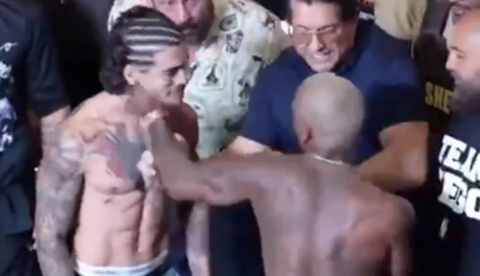 Nego do Borel dá soco em Biel durante pesagem de luta em SP; veja vídeo