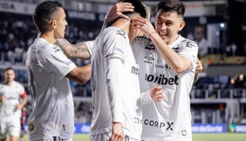 Com gol e expulsão de Gabigol, Santos bate o Vitória na Vila Belmiro