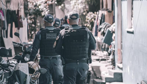Foragido da Justiça Federal é preso em Manaus após agredir companheira em marcenaria