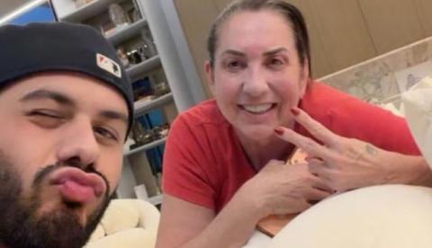 Zé Felipe posta foto com mãe de Virginia Fonseca e agita redes; vídeo