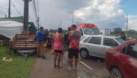 Motorista cochila, invade calçada e atropela duas mulheres em Manaus