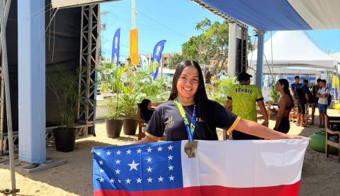 Nadadora amazonense Kathleen Manoella é ouro nos Jogos Universitários Brasileiros de Praia 2026