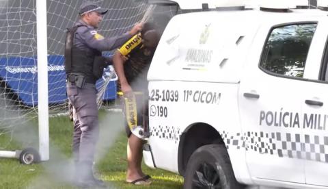 Torcedor detido por racismo em jogo do Amazonas FC é solto, mas fica proibido de frequentar estádios