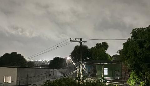 Chuva forte atinge Manaus e gera quase 40 chamados de emergência