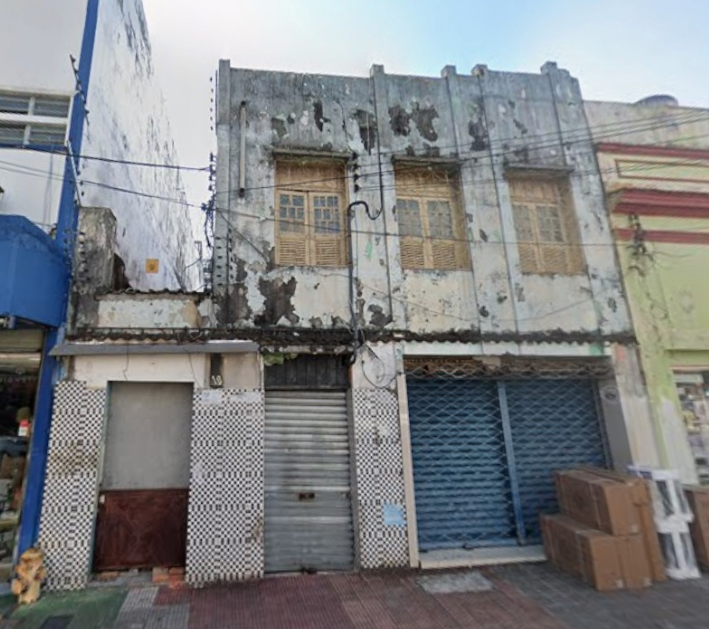 Imóvel histórico é parcialmente demolido e Prefeitura embarga obra no Centro de Manaus