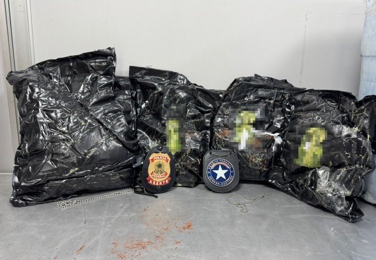 PF encontra 3,5 kg de pasta base em encomenda no aeroporto de Manaus
