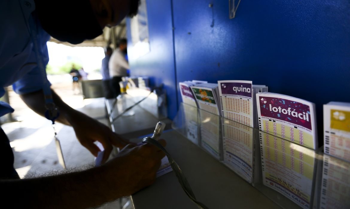 Novo milionário: Aposta única fatura R$ 1,5 milhão na Lotofácil
