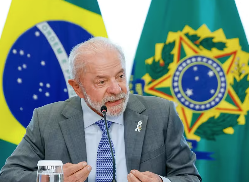 Lula assina decretos que ampliam regras para big techs no Brasil