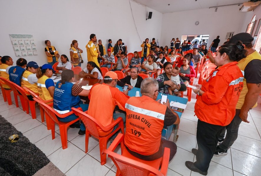 Vítimas de incêndio no São Jorge recebem apoio emergencial e benefícios sociais da Prefeitura