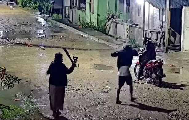 Suspeitos de abordar idosa que reagiu com sombrinha são detidos no Amazonas
