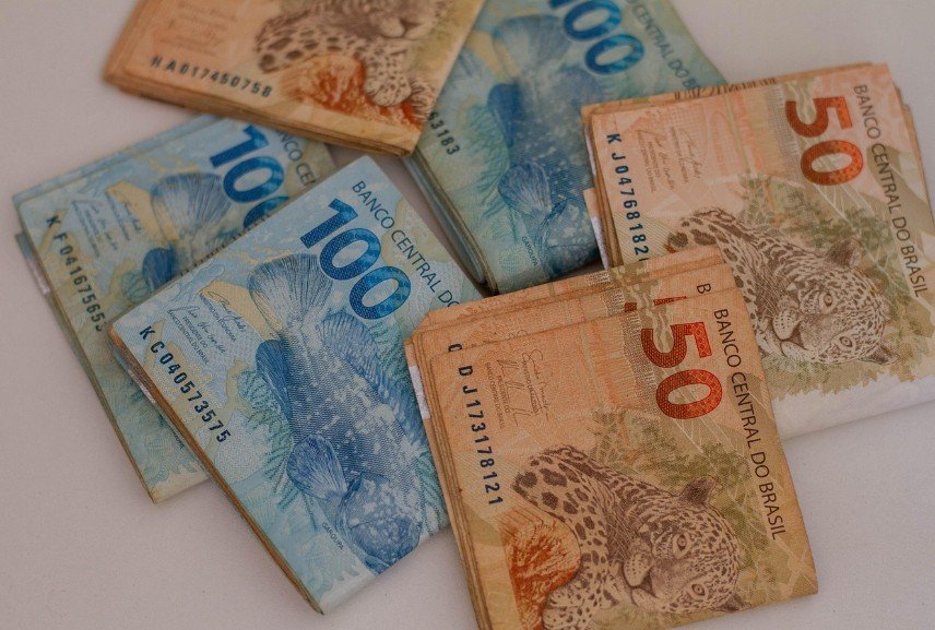 Brasil alcança R$ 3.367 de renda média, mas desigualdade cresce nas regiões