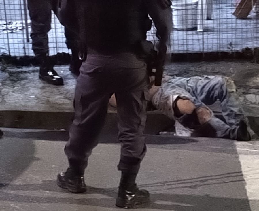 Suspeito de assalto é atropelado e eagredido por populares na Zona Norte de Manaus