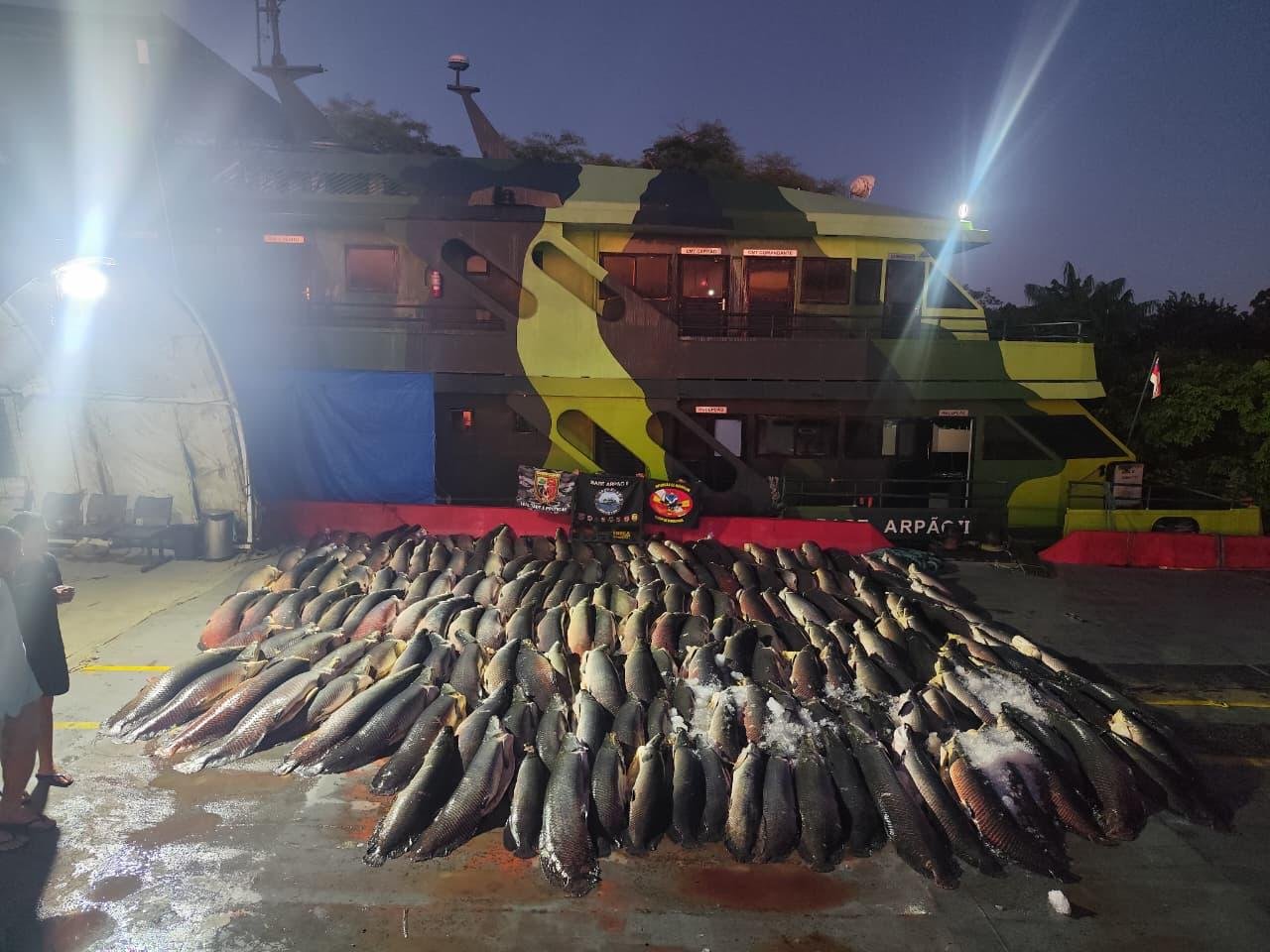 Toneladas de peixe apreendidas pela PM são doadas para comunidades carentes no Amazonas