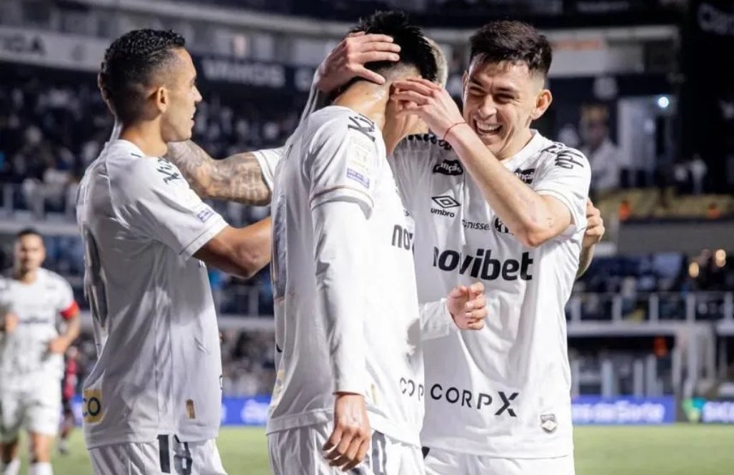 Com gol e expulsão de Gabigol, Santos bate o Vitória na Vila Belmiro