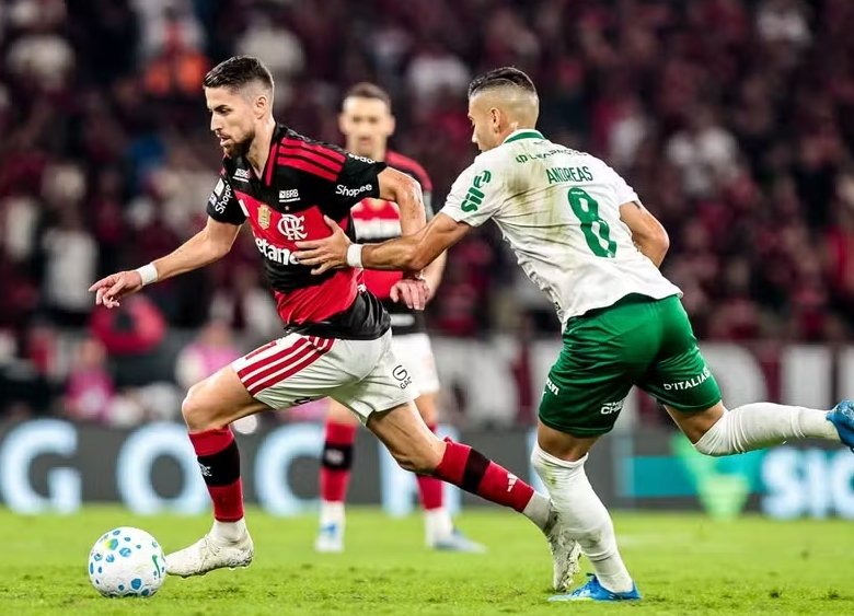 Palmeiras vence Flamengo por 3 a 0 em noite de tensão no Maracanã