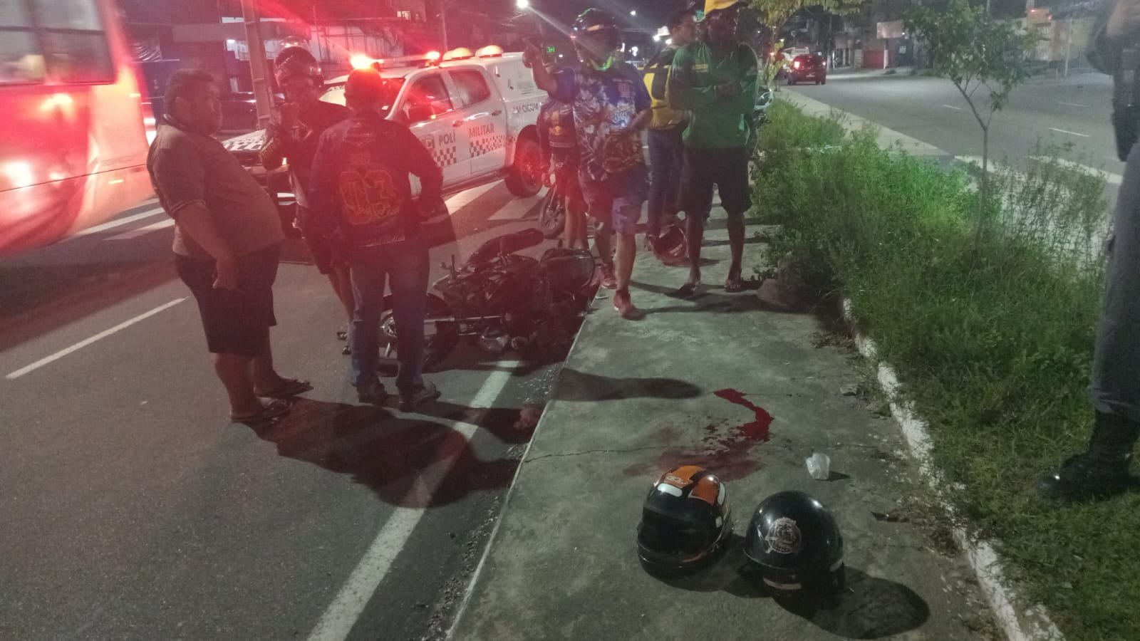 Mulher é atropelada enquanto atravessava avenida na faixa de pedestres no Zumbi