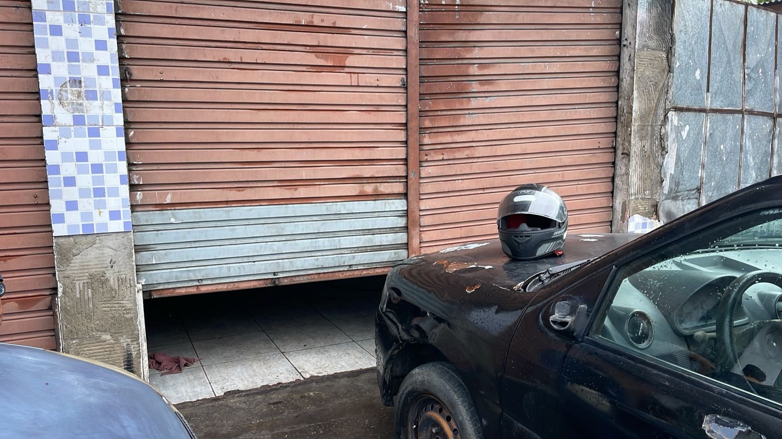 Homem é assassinado com tiro na cabeça dentro de oficina no Terra Nova