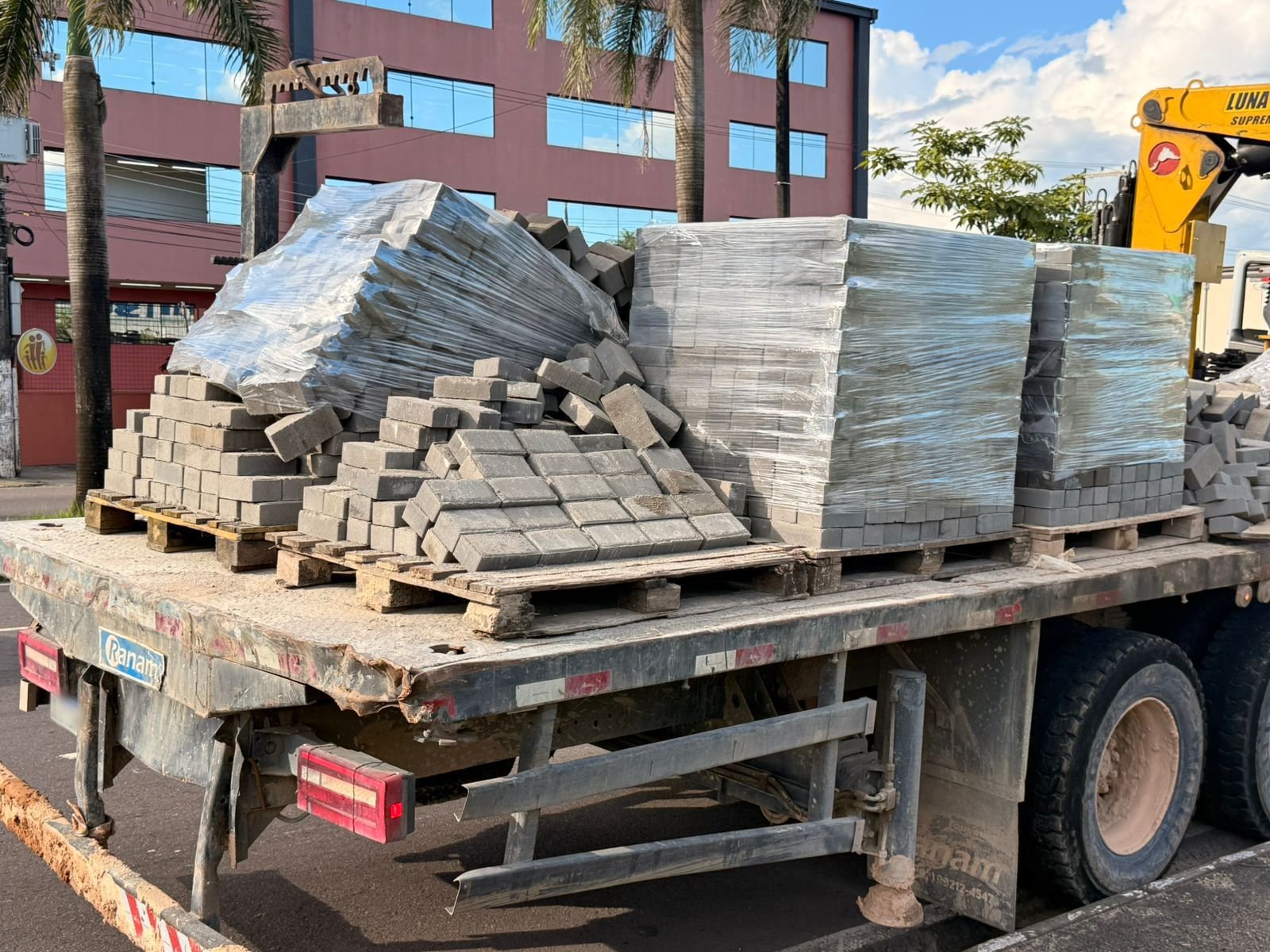 Detran-AM flagra 416 irregularidades e expõe risco em veículos de carga em Manaus