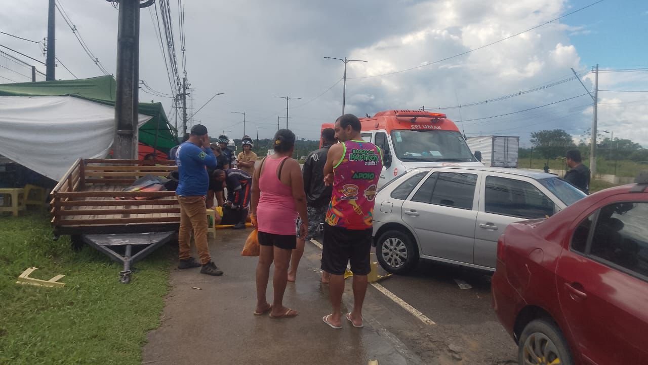 Motorista cochila, invade calçada e atropela duas mulheres em Manaus