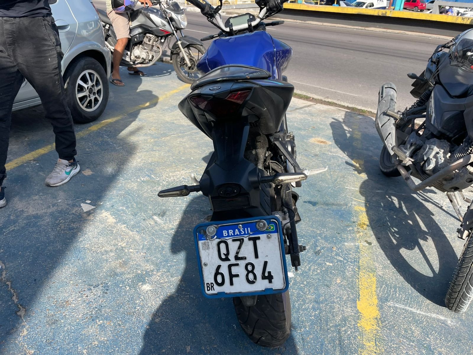 Idosa morre atropelada por moto enquanto atravessava na faixa de pedestres na Av. Autaz Mirim