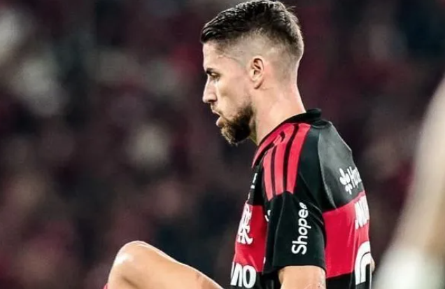 Flamengo confirma fratura de Jorginho após derrota para o Palmeiras