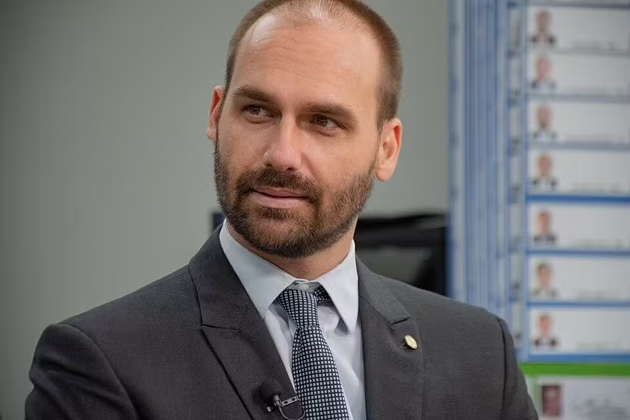 Eduardo Bolsonaro será suplente ao Senado em SP para garantir retorno 'seguro' ao Brasil