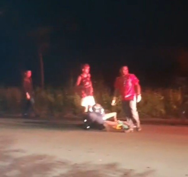 Moto com três ocupantes colide com carro e dois morrem na AM-010; uma das vítimas tinha 14 anos
