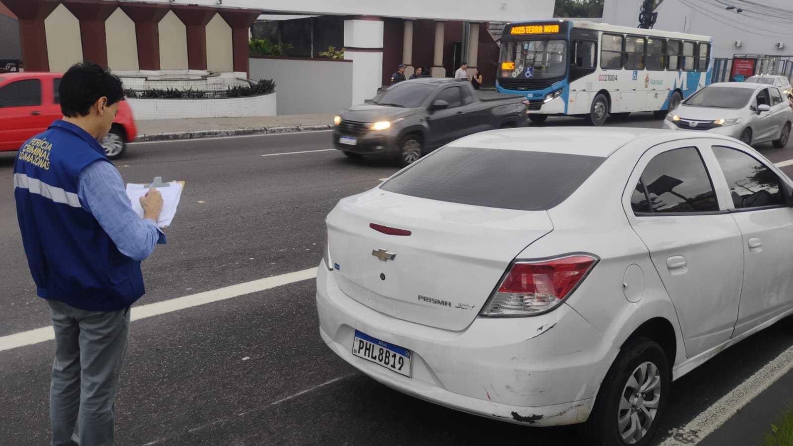 Motociclista tem dedos decepados ao ser atingido por carro na contramão na Av. Torquato Tapajós