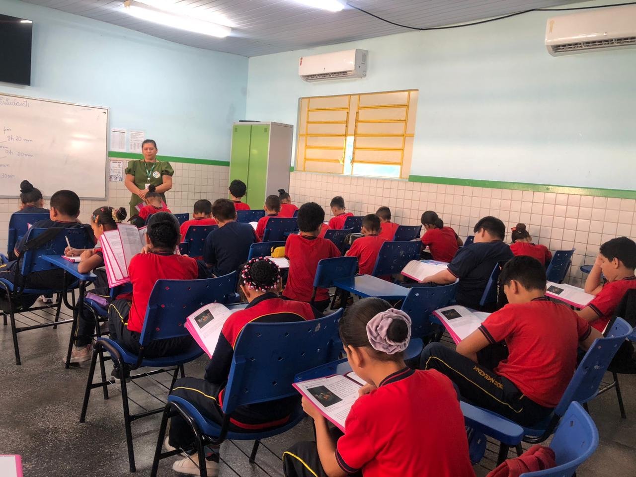 Manaus nomeia mais 325 concursados para a Educação