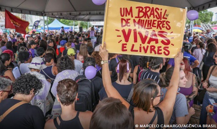 Filhos de vítimas de feminicídio passam a ter direito a salário-mínimo do INSS