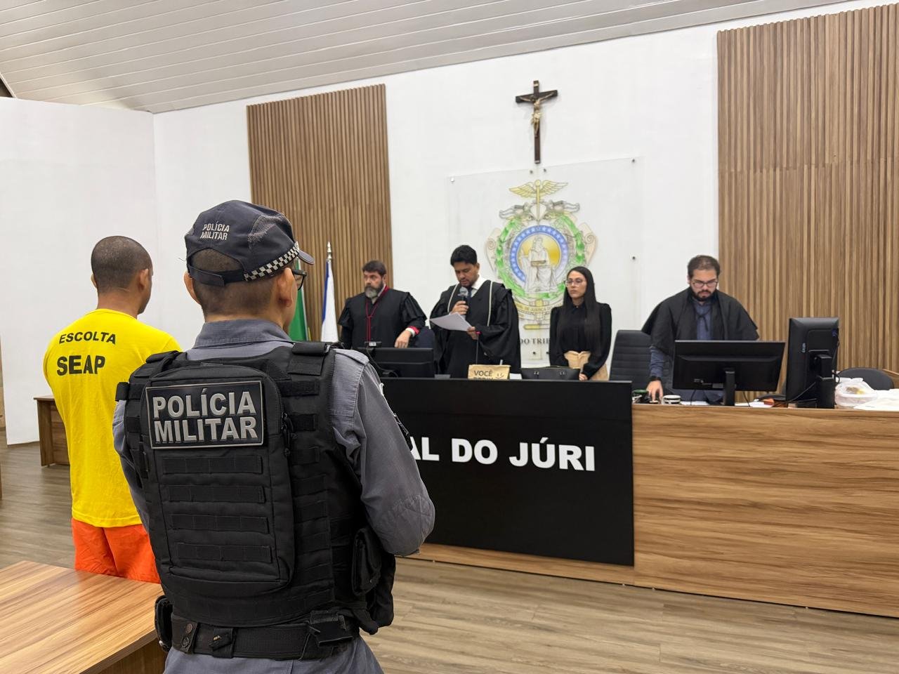 Padrasto pega 35 anos de prisão e mãe é condenada a 10 anos por morte de menina de 13 anos em Eirunepé