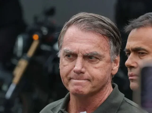 Bolsonaro vai ter que explicar por que mandou consertar arma às vésperas do fim de pena domiciliar
