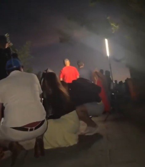 Vídeo: turistas se jogam no chão durante tiroteio no Morro Santa Marta no RJ