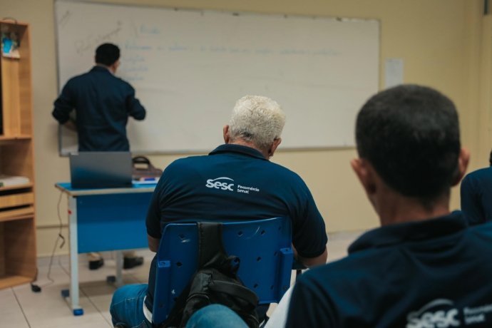 Inscrições para EJA gratuita do Sesc seguem abertas com 80 vagas em Manaus
