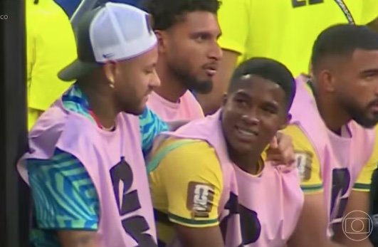 "Se eu pudesse, eu entrava", disse Endrick a Neymar durante estreia do Brasil na Copa