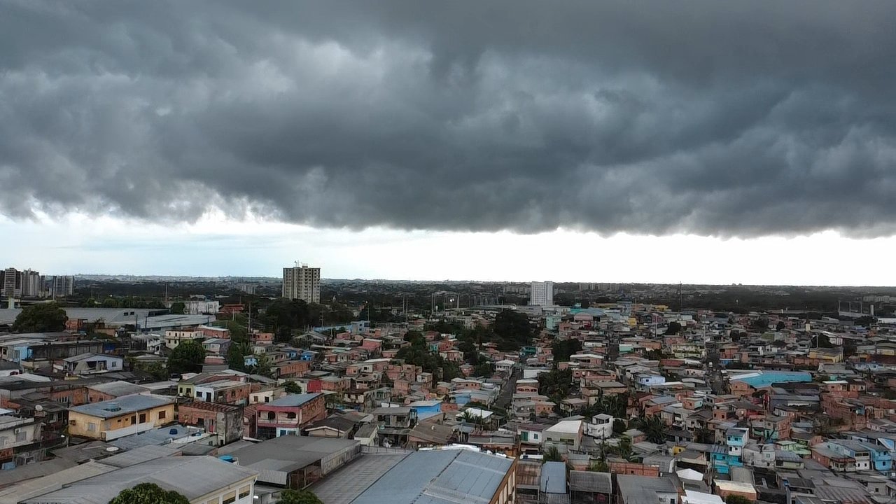Quarta-feira é marcada por chuva e tempo instável em Manaus