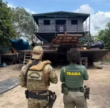 Estaleiro clandestino é fechado em Manaus por suspeita de fabricar dragas para garimpo ilegal