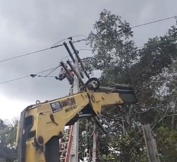 Eletricista sofre descarga elétrica de alta tensão durante manutenção na BR-174
