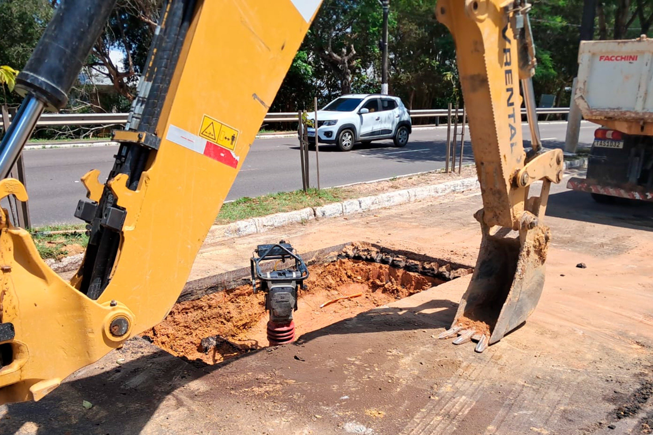 Águas de Manaus ignora lei municipal e tem terceira obra embargada em apenas uma semana