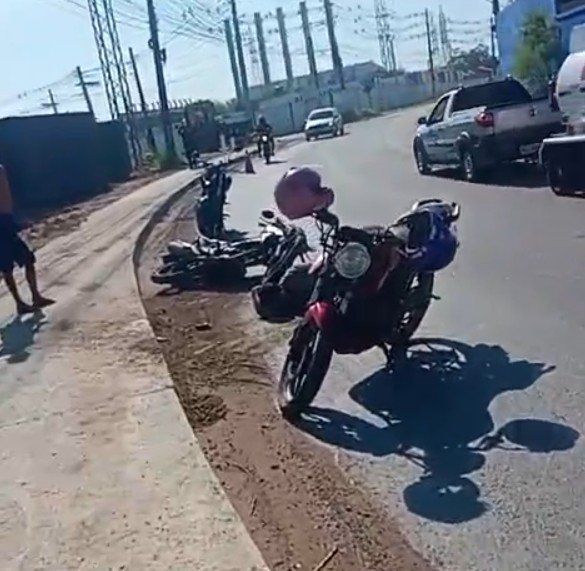 Motociclista supostamente embriagado causa acidente com dois feridos em Manaus