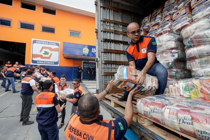 Cheia no Amazonas já afeta 186 mil pessoas; 18 municípios estão em estado de emergência